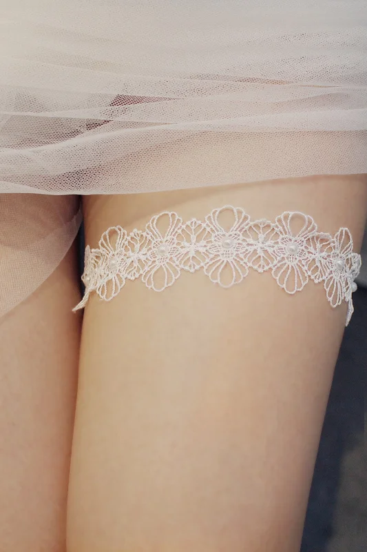 Lace Wedding Garter with Pearls CZ0313